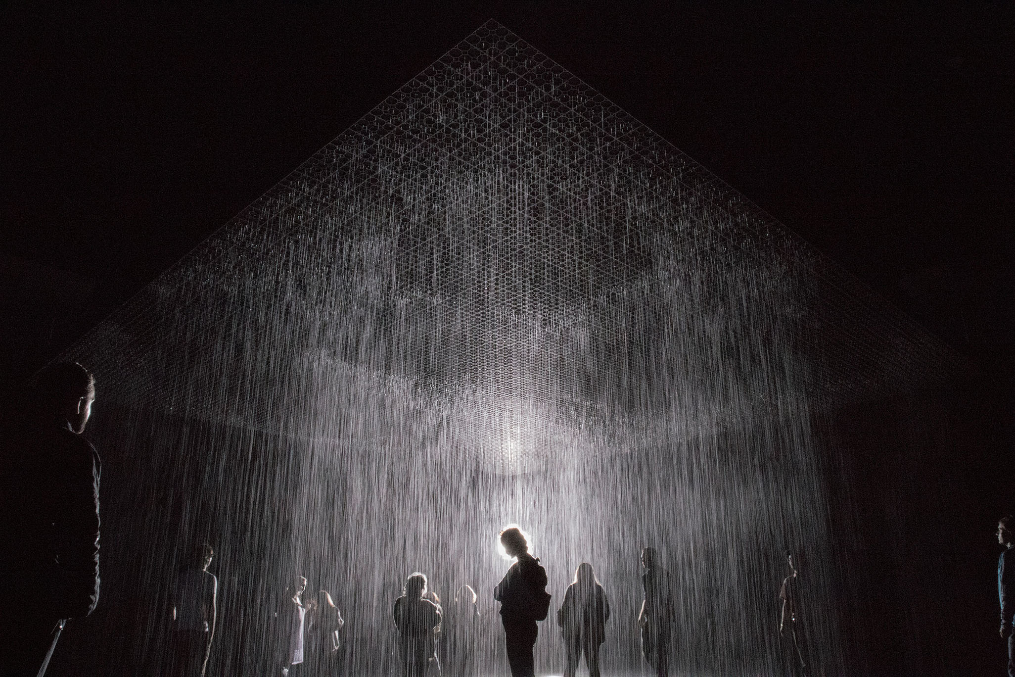 Rain Room — instalación de lluvia controlada por IA